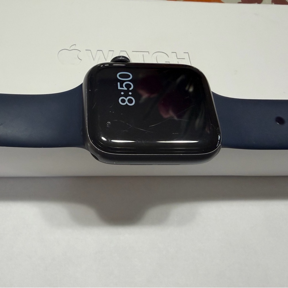 Apple Smartwatch - 44MM series 6 space gray aluminum case/ blue band